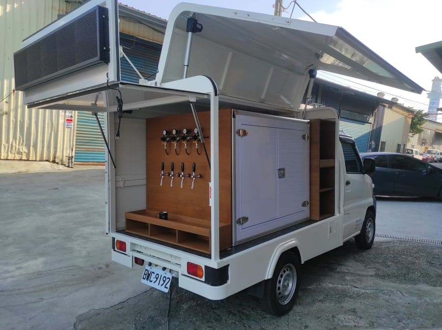 啤酒車行動啤酒車安裝四口壁出式啤酒牆