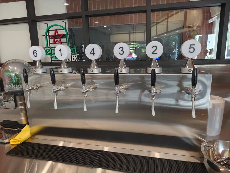 G16客棧招待所安裝六口壁出式啤酒牆